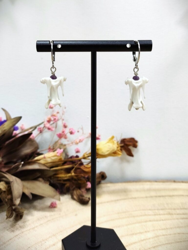 Small vertebrae earrings with amethyst