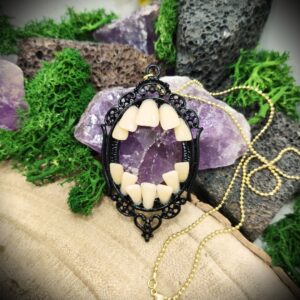 Teeth necklace