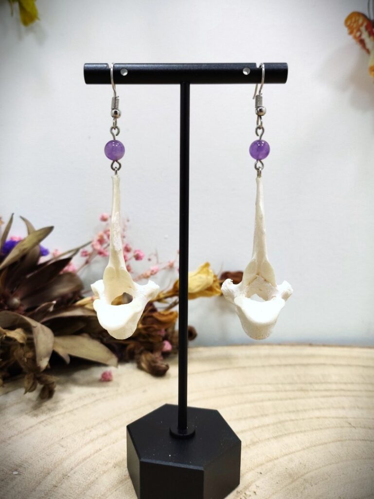Vertebrae earrings with amethyst